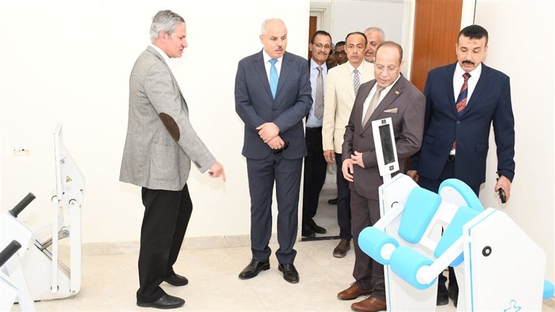 رئيس جامعة القناة