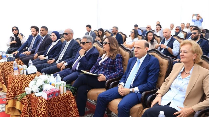 افتتحت الدكتورة منال