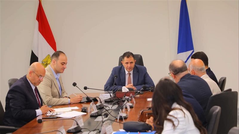محافظ دمياط يجتمع