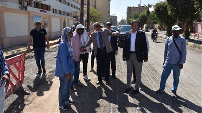  محافظ الأقصر يتفقد أعمال الرصف ورفع كفاءة الطرق بشوارع المدينة