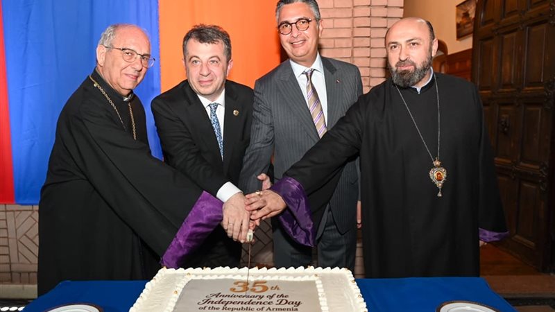 وزير التموين خلال