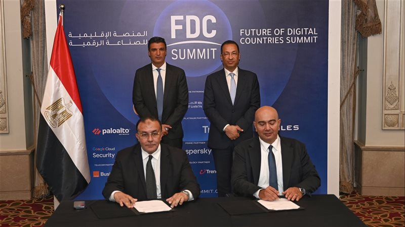 وزيرا الصناعة والاتصالات