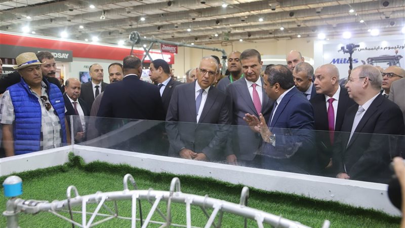 وزير الزراعة يفتتح