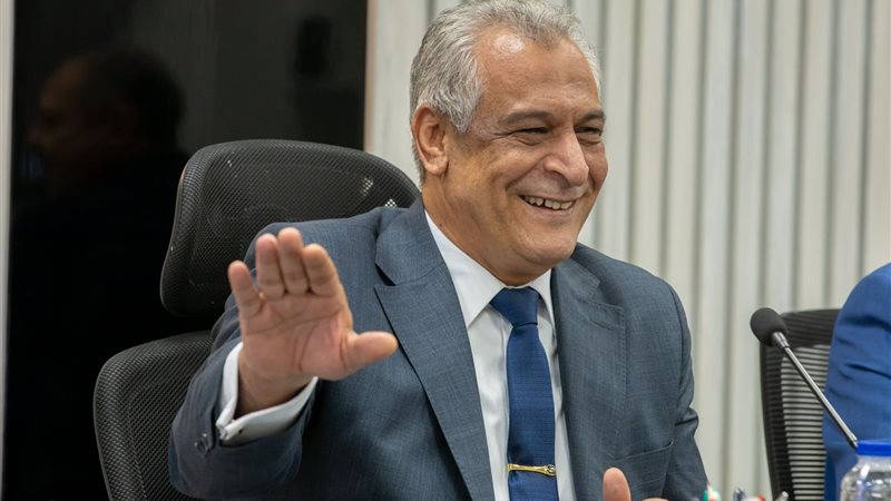وزير الإنتاج الحربي،