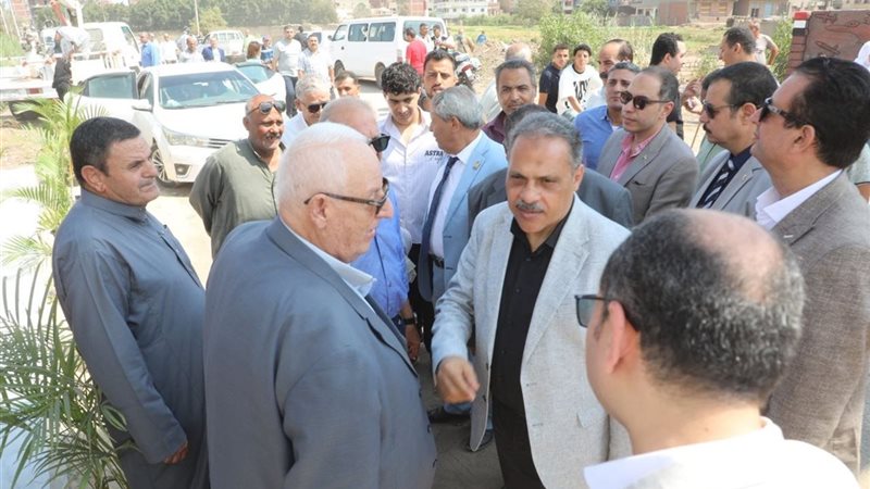 محافظ الشرقية خلال