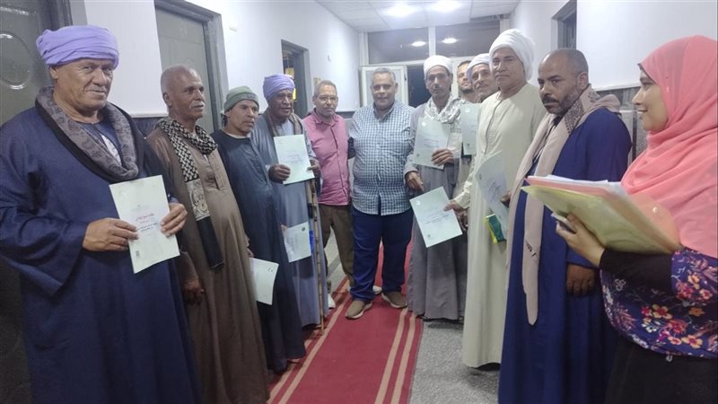 تسليم عقود التقنين،