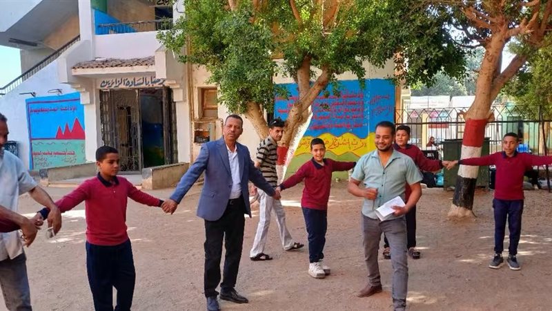مدير إدارة في قنا