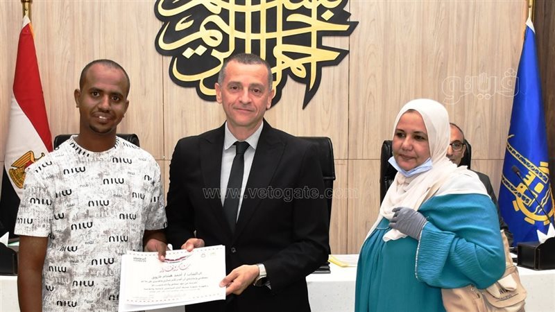تكريم سائق توك توك