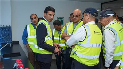 وزير الصناعة ومحافظ الإسكندرية يتفقدان مصنعين لإنتاج الكربون الأسود والإطارات بالعامرية