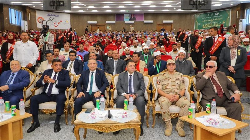 محافظ دمياط يكرم