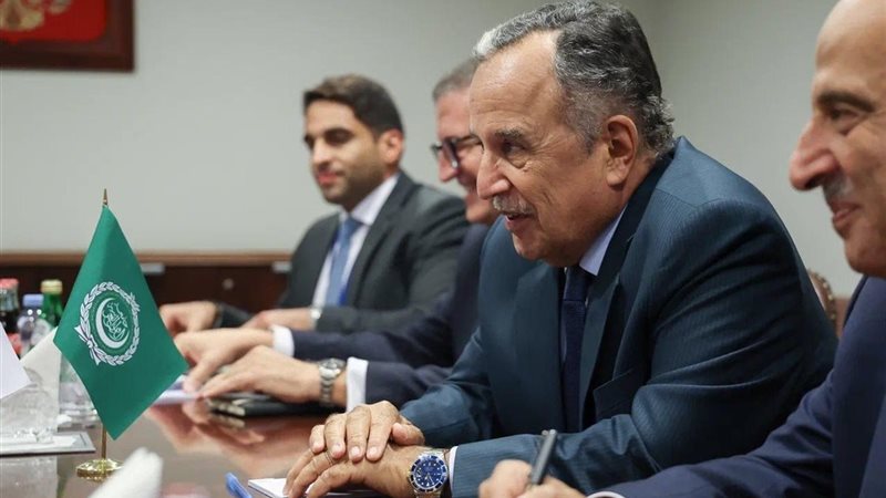 لقاء أمين الجامعة
