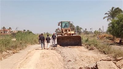 بدء رصف طريق ترعة سري باشا في المنيا