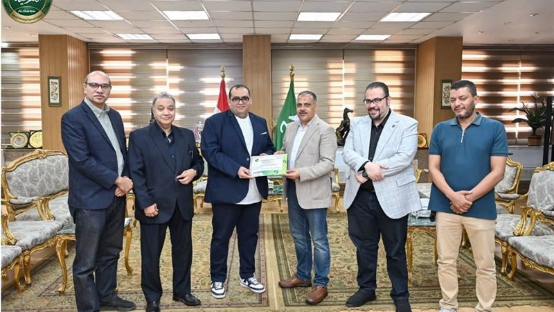محافظ الشرقية يُكرم