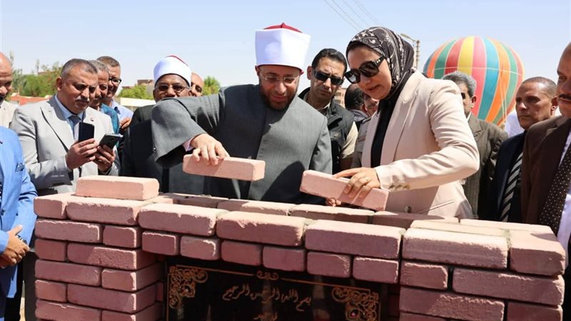 وزير الأوقاف ومحافظ