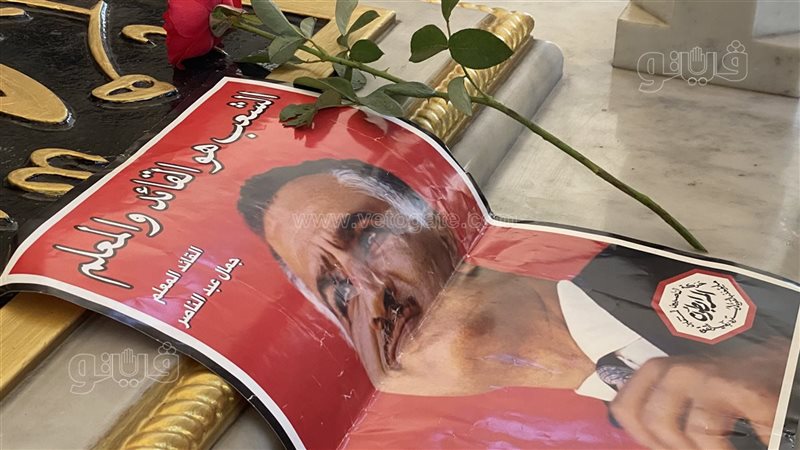 الإقبال علي ضريح