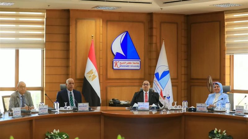 اجتماع رئيس جامعة