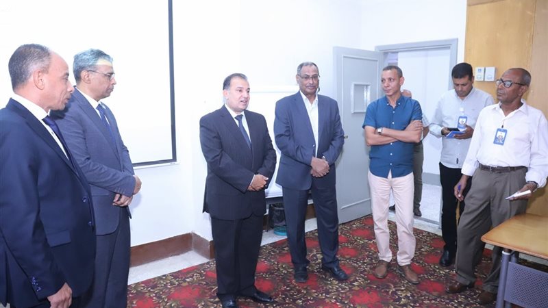 رئيس جامعة قنا يشهد