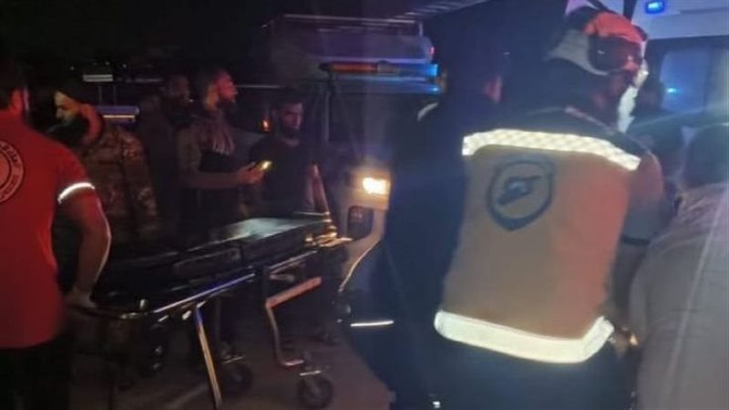 قتلى وجرحى في استهداف حافلة تقل مهندسين وعمالا على جسر المصياف في سوريا
