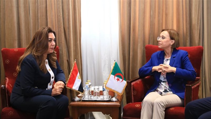 وزيرة البيئة ونظيرتها