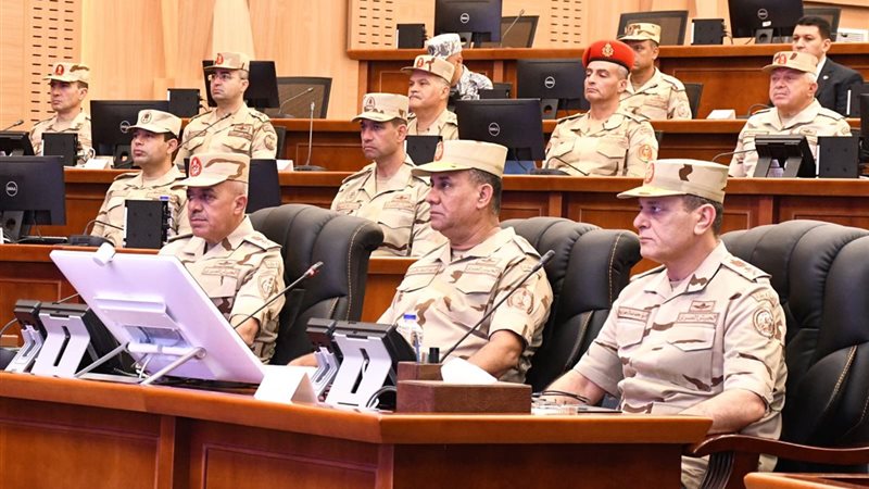 وزير الدفاع يشهد