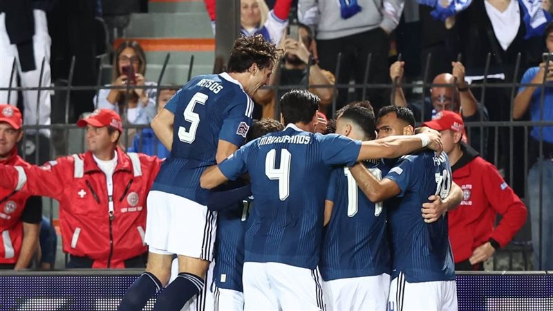 هولندا واليونان تتعادلان 2-2 في مباراة مثيرة بدوري الأمم الأوروبية