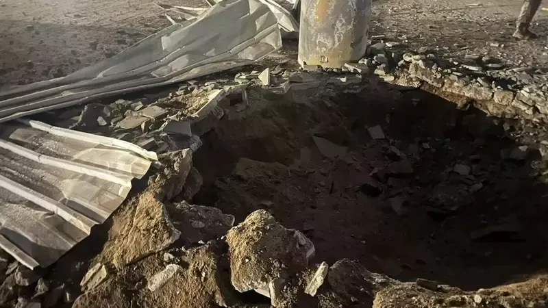 سقوط شظايا صاروخ