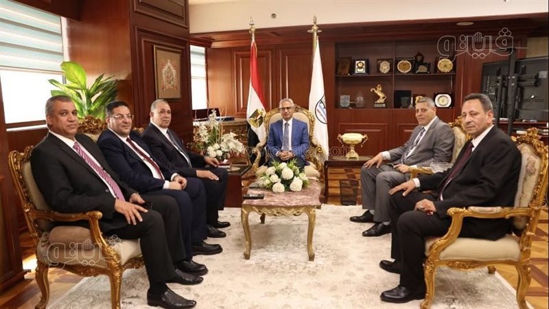 محافظ بني سويف يستقبل