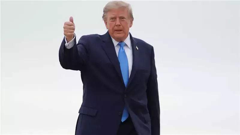 الرئيس الأمريكي دونالد