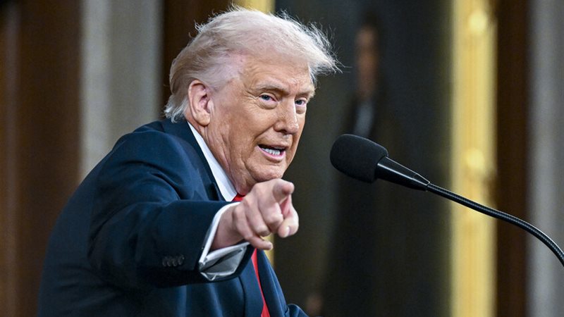 الرئيس الأمريكي دونالد