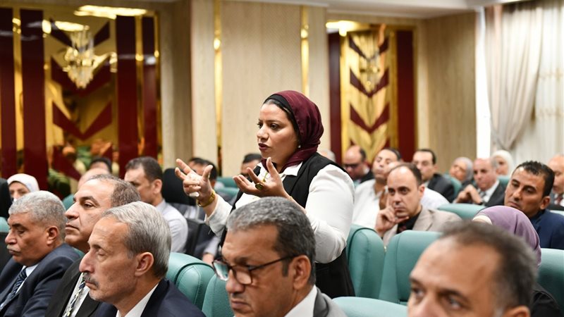 لقاء الوزيربالعاملين