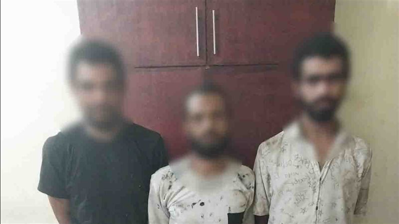 «الآيس» بجوار المدرسة