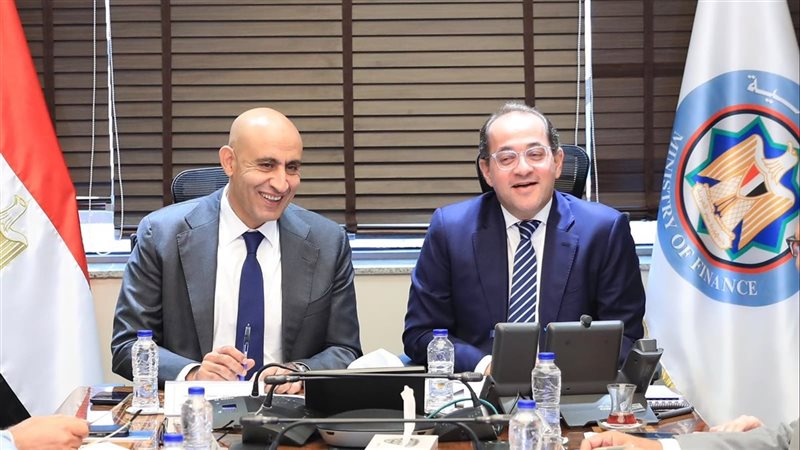 وزيرا التعليم والمالية،