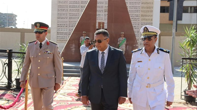 محافظ القليوبية يضع