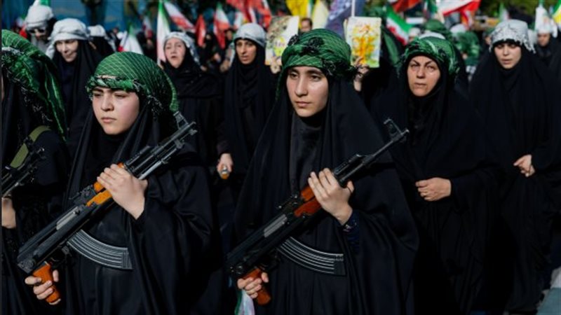 الحرس الثوري يدرب