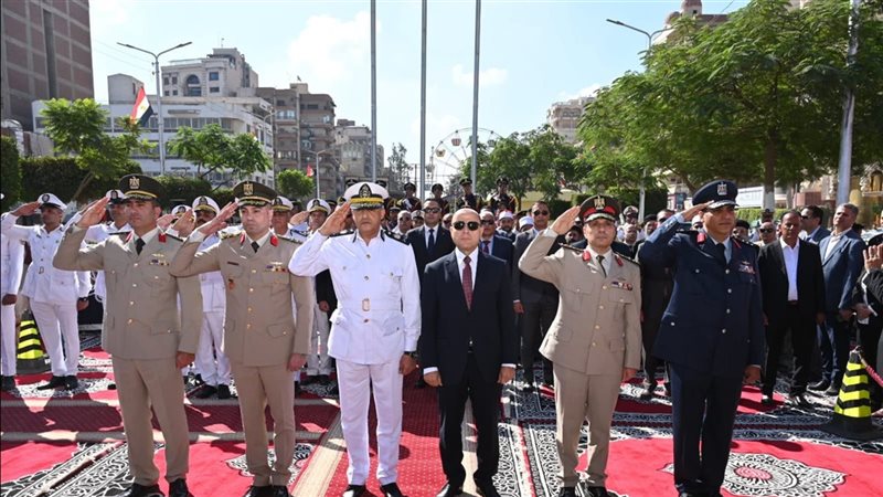محافظ الغربية يضع