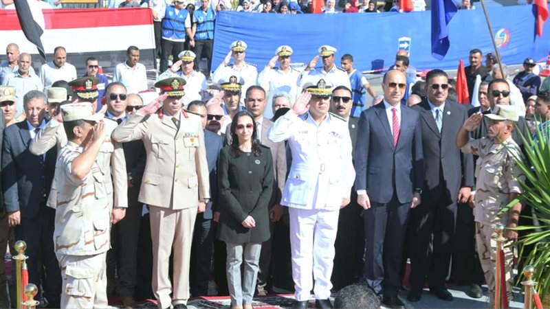 محافظ البحيرة تضع