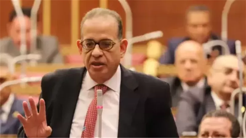 النائب طارق عبد العزيز