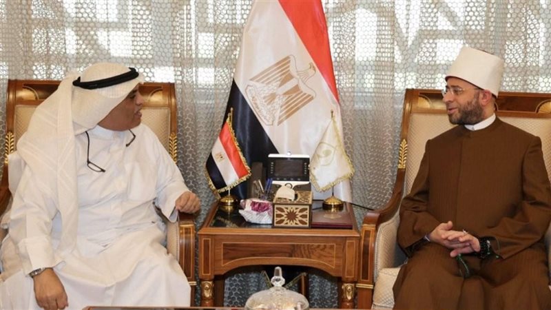 وزير الأوقاف مع مدير
