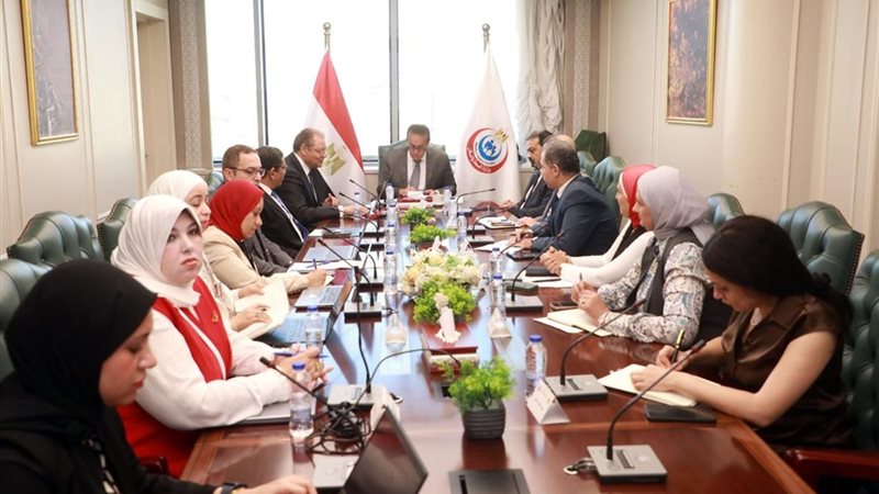 اجتماع وزير الصحة