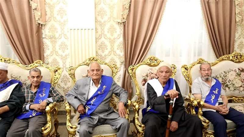 محافظ المنيا يلتقي