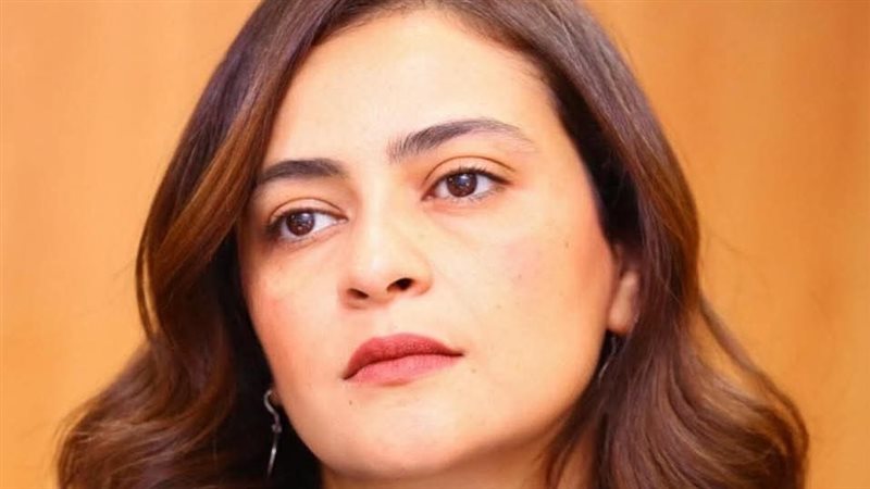 الكاتبة والناقدة