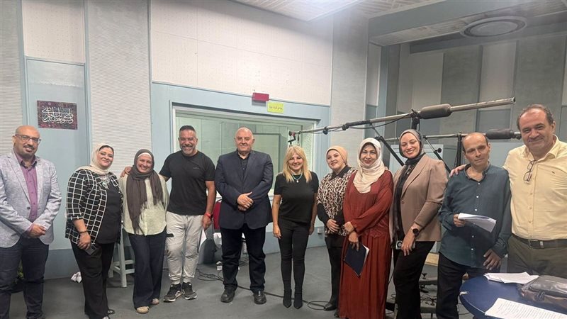 رئيس الإذاعة مع أبطال