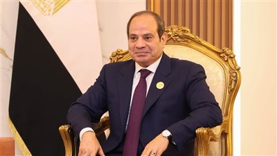 السيسي يوقع في دفتر التشريفات بالقصر الرئاسي في سول ويلتقط الصور التذكارية مع نظيره الكوري 