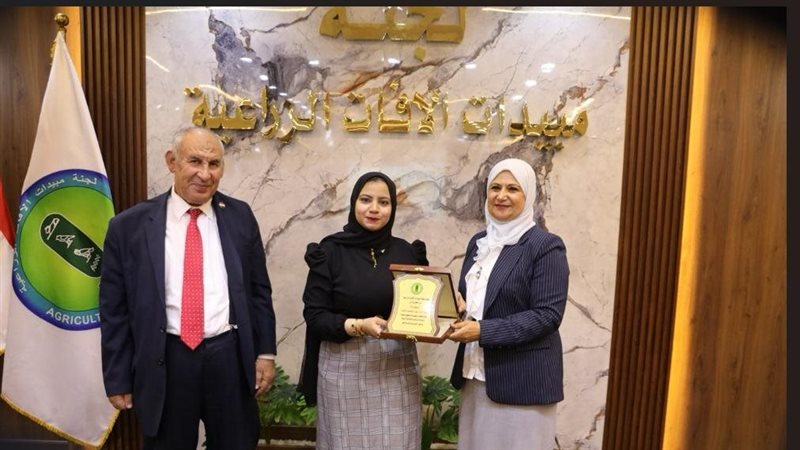 لجنة المبيدات تكرم