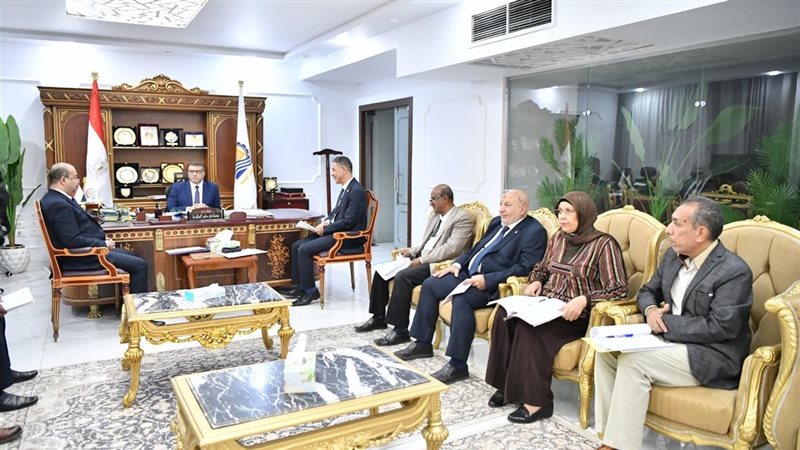 محافظ قنا يوافق على