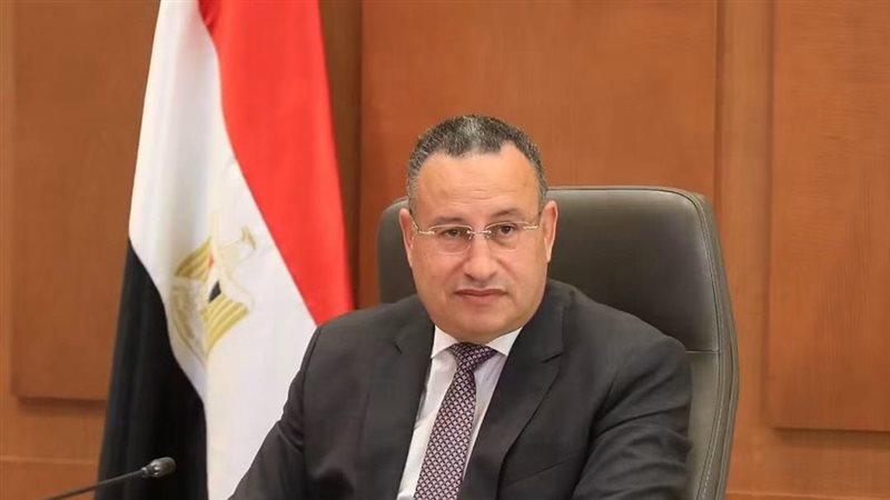 الدكتور عبد العزيز
