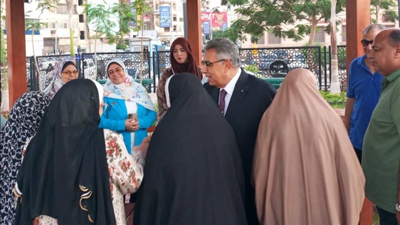 محافظ الدقهلية مع
