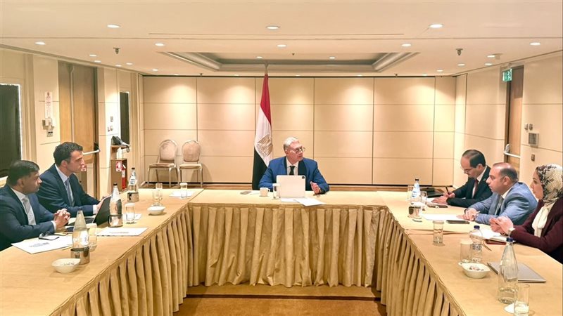 وزير البترول يتابع