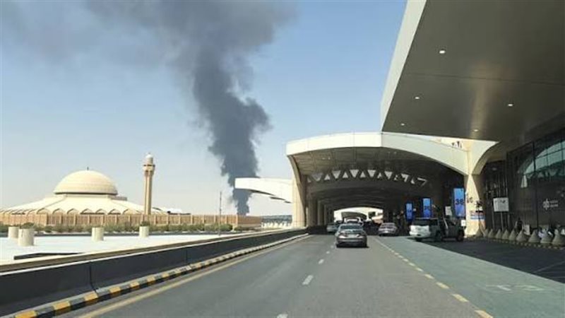 تصاعد دخان في مطار