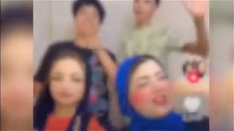  استغلت أسرتها في